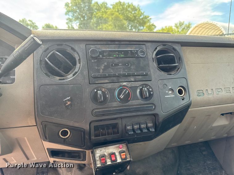 image for item OE9610 2009 Ford F350 Super Duty Ext. Cab dump bed pickup truck