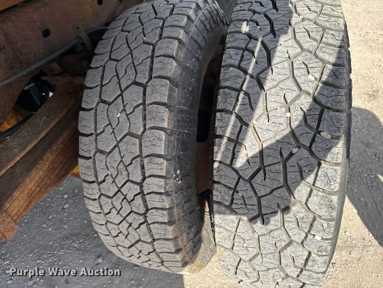 image for item OE9610 2009 Ford F350 Super Duty Ext. Cab dump bed pickup truck