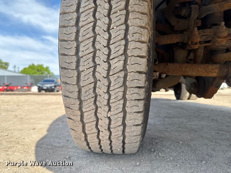 image for item OE9610 2009 Ford F350 Super Duty Ext. Cab dump bed pickup truck