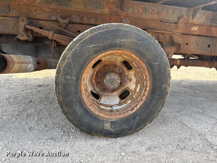 image for item OE9610 2009 Ford F350 Super Duty Ext. Cab dump bed pickup truck
