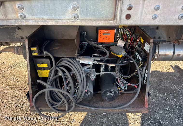 image for item YA1963 2017 Freightliner Business Class M2 box truck