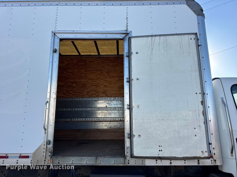 image for item YA1963 2017 Freightliner Business Class M2 box truck