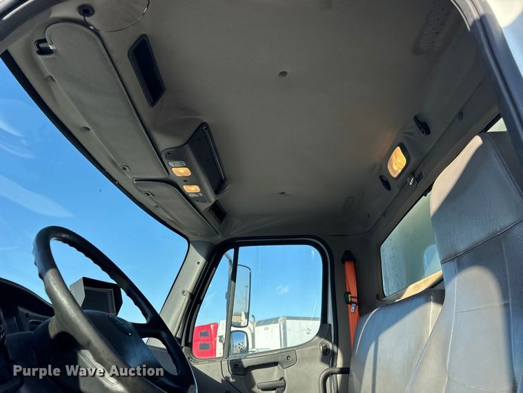 image for item YA1963 2017 Freightliner Business Class M2 box truck