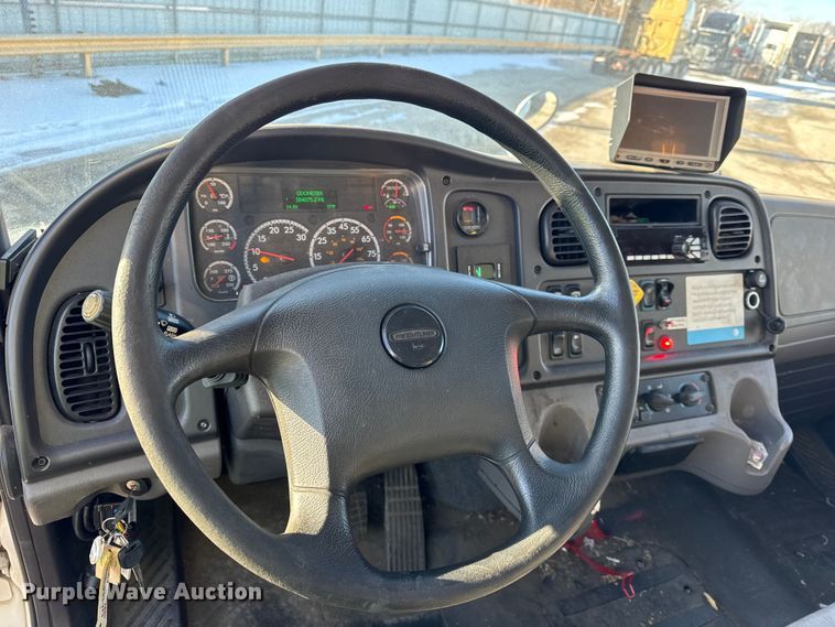 image for item YA1963 2017 Freightliner Business Class M2 box truck