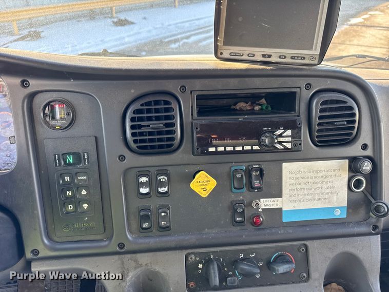 image for item YA1963 2017 Freightliner Business Class M2 box truck