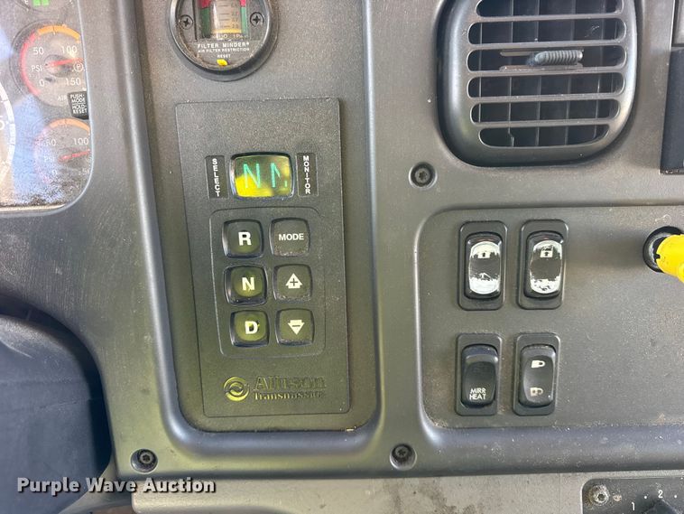 image for item YA1963 2017 Freightliner Business Class M2 box truck
