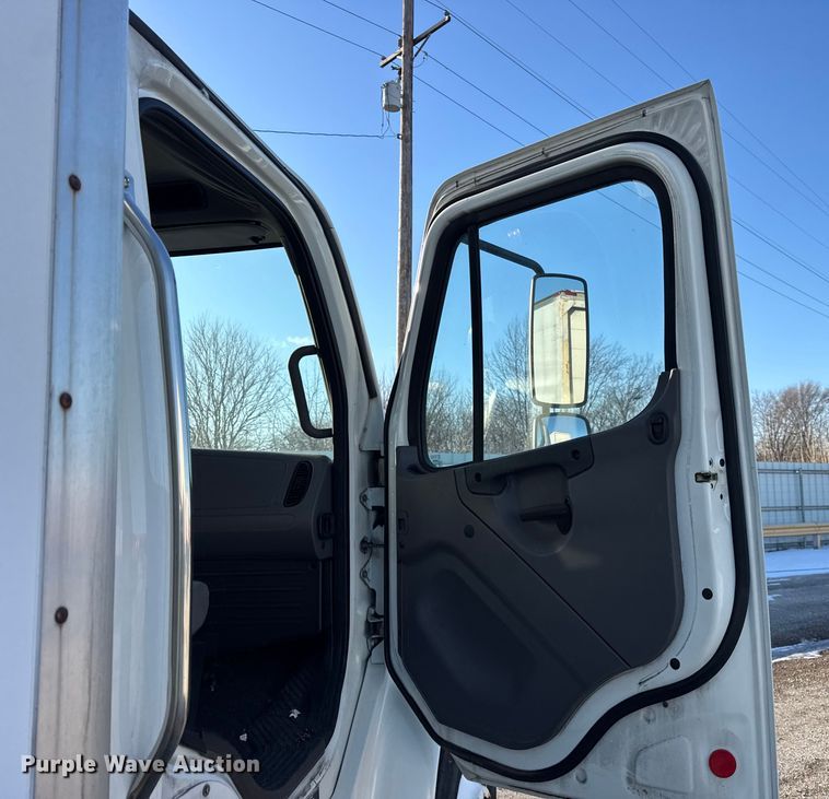 image for item YA1963 2017 Freightliner Business Class M2 box truck