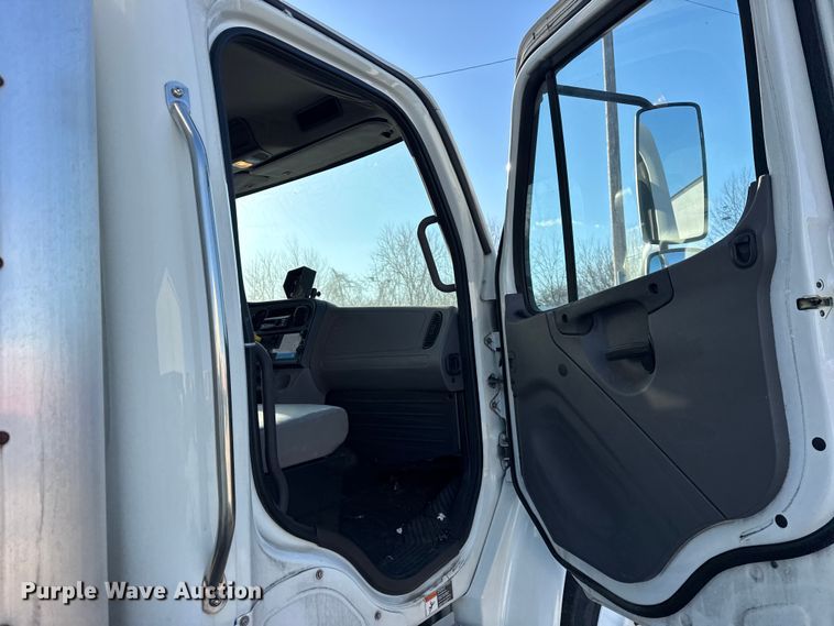 image for item YA1963 2017 Freightliner Business Class M2 box truck