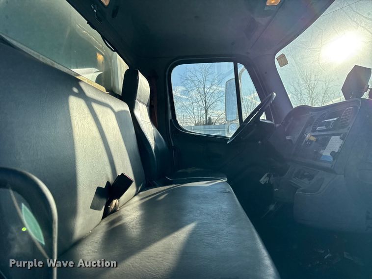 image for item YA1963 2017 Freightliner Business Class M2 box truck