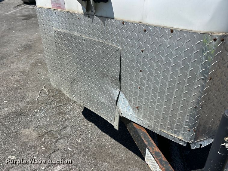 image for item YA2828 2016 Doolittle enclosed cargo trailer