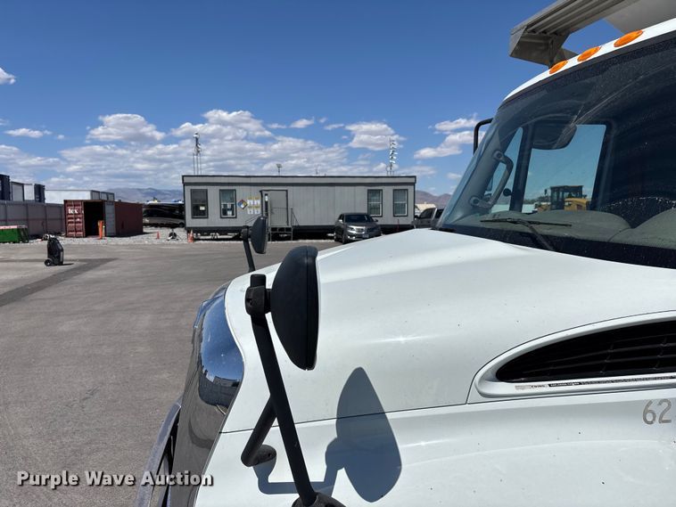 image for item YA3360 2019 International 4300 refrigerated truck