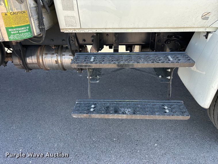 image for item YA3360 2019 International 4300 refrigerated truck