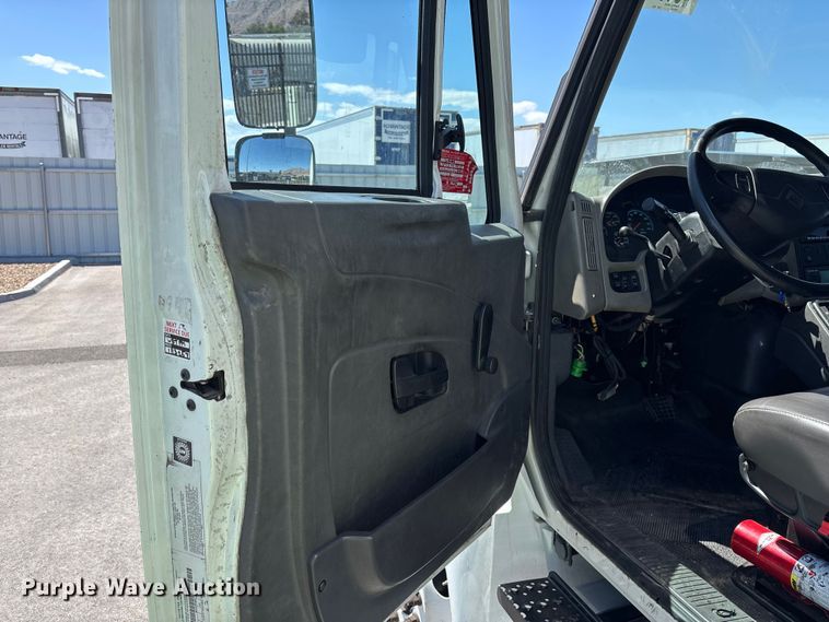 image for item YA3360 2019 International 4300 refrigerated truck