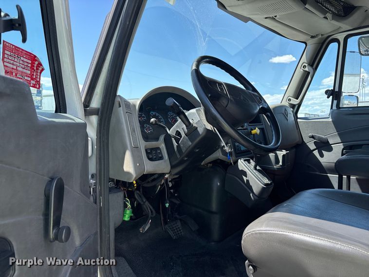 image for item YA3360 2019 International 4300 refrigerated truck