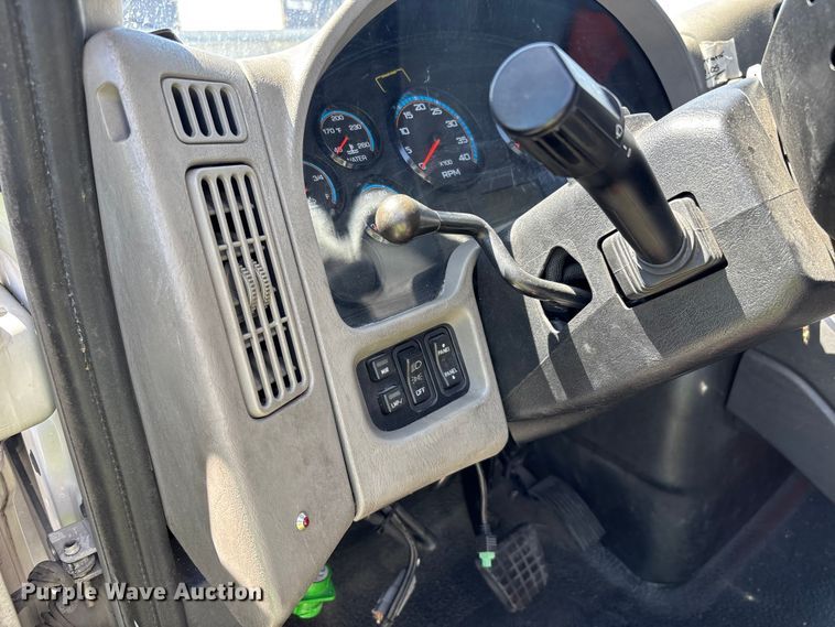 image for item YA3360 2019 International 4300 refrigerated truck