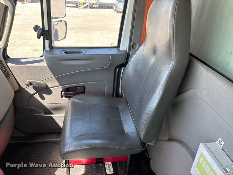 image for item YA3360 2019 International 4300 refrigerated truck