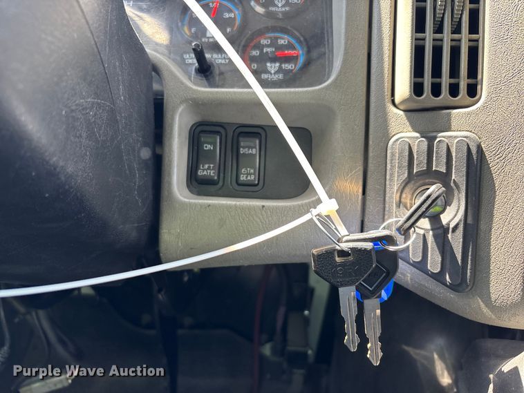 image for item YA3360 2019 International 4300 refrigerated truck