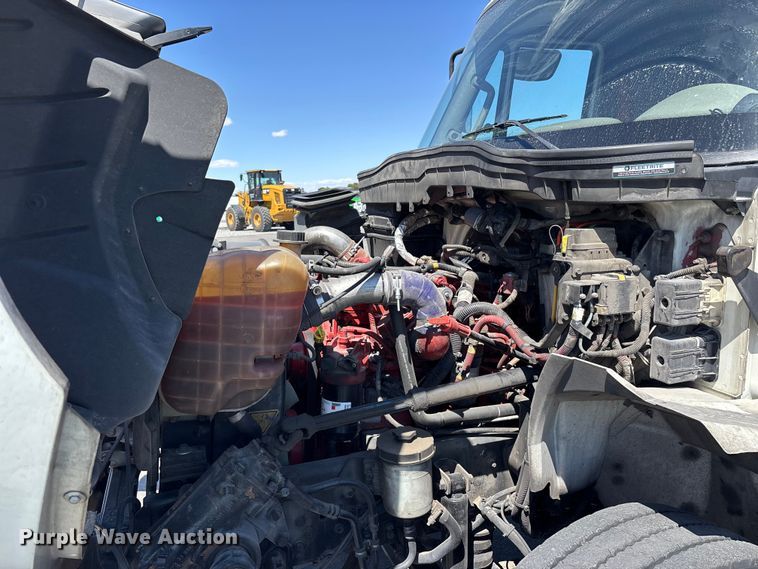 image for item YA3360 2019 International 4300 refrigerated truck