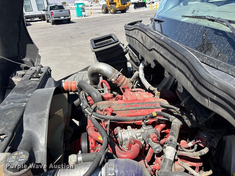 image for item YA3360 2019 International 4300 refrigerated truck