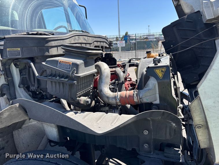 image for item YA3360 2019 International 4300 refrigerated truck