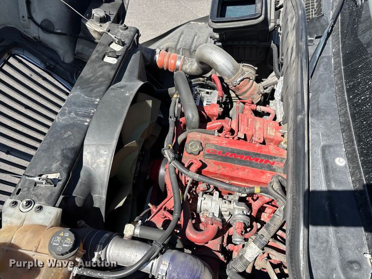 image for item YA3360 2019 International 4300 refrigerated truck