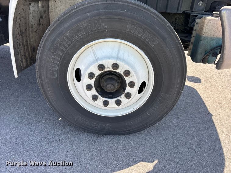 image for item YA3360 2019 International 4300 refrigerated truck