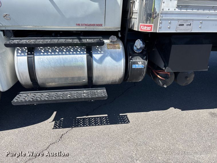 image for item YA3361 2019 International 4300 refrigerated truck