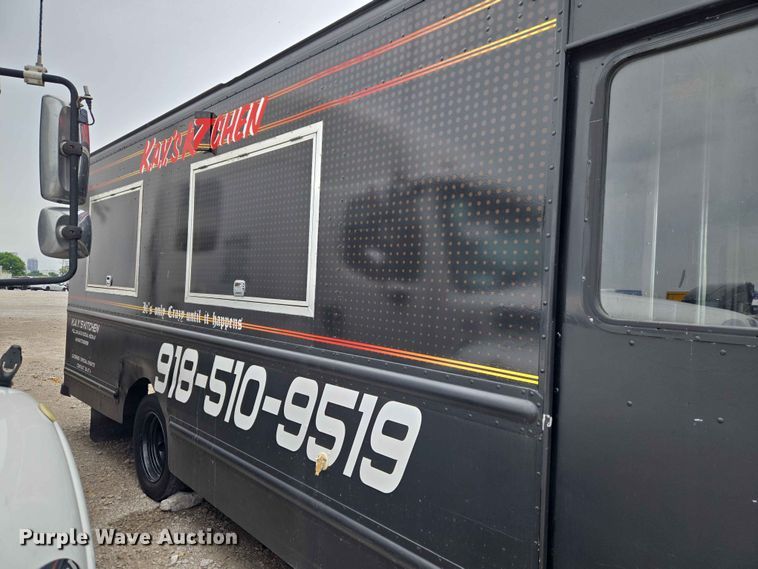 image for item YA3545 2006 Workhorse W42 food truck