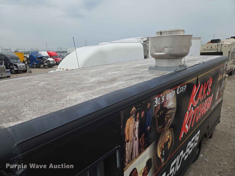 image for item YA3545 2006 Workhorse W42 food truck