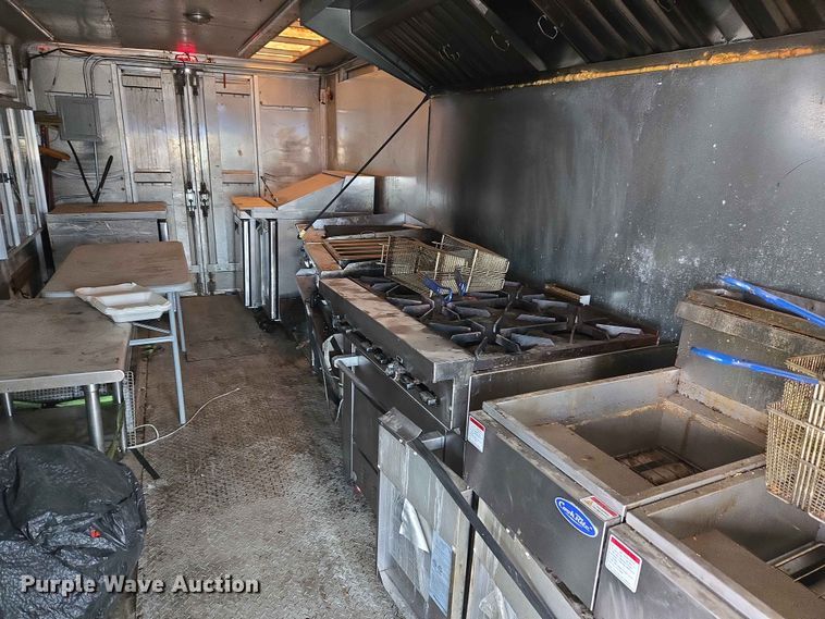 image for item YA3545 2006 Workhorse W42 food truck