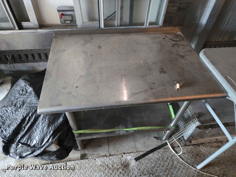 image for item YA3545 2006 Workhorse W42 food truck