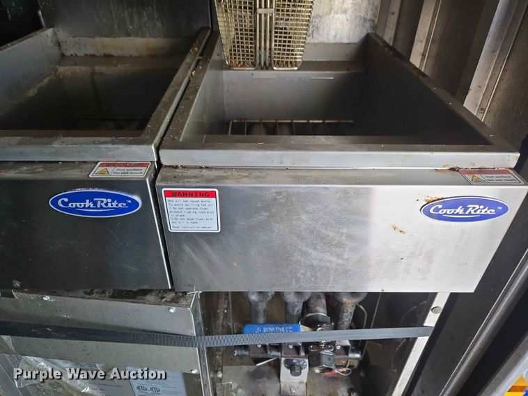 image for item YA3545 2006 Workhorse W42 food truck