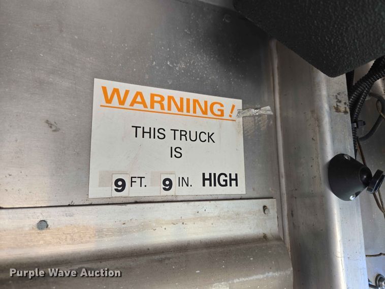 image for item YA3545 2006 Workhorse W42 food truck