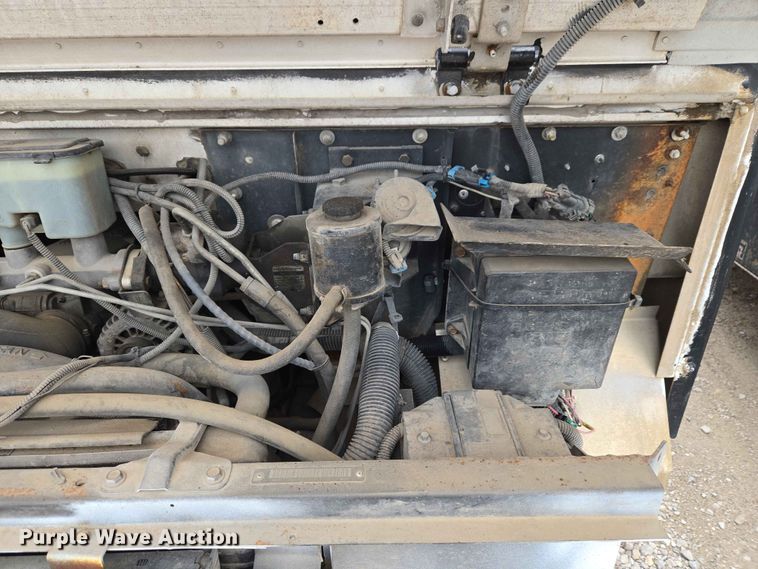 image for item YA3545 2006 Workhorse W42 food truck