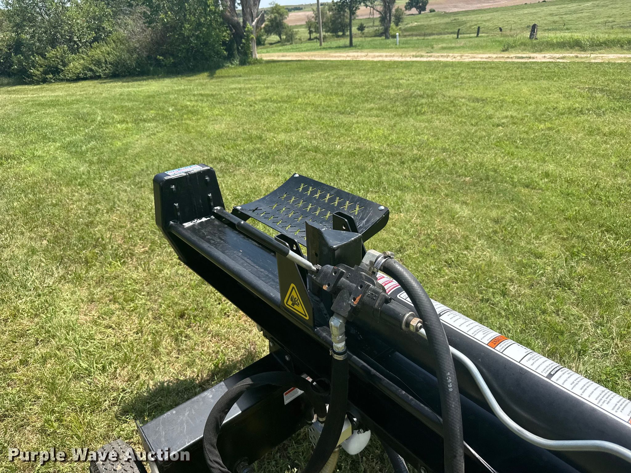 Country Tuff 617361 log splitter in Wilson, KS | Item EW4901 for