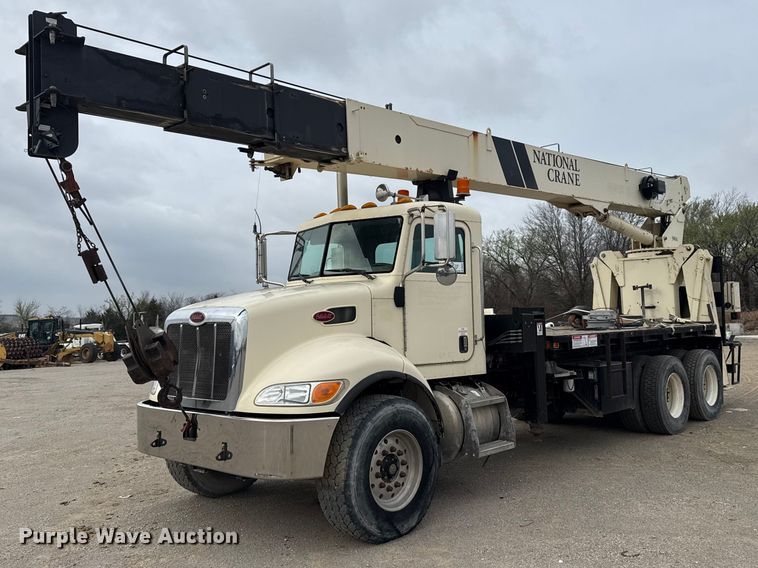 image for item DO8467 2006 Peterbilt 335 crane truck