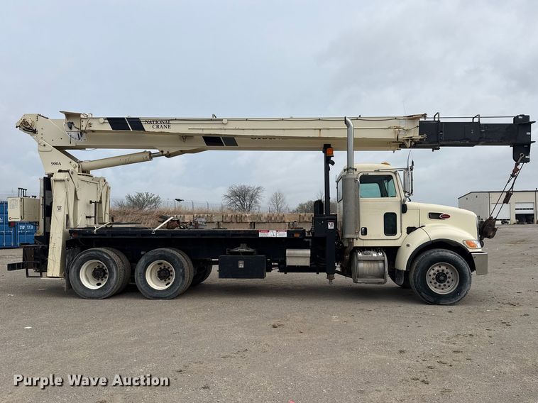 image for item DO8467 2006 Peterbilt 335 crane truck