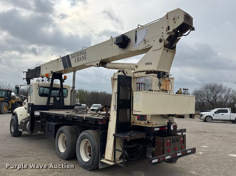 image for item DO8467 2006 Peterbilt 335 crane truck