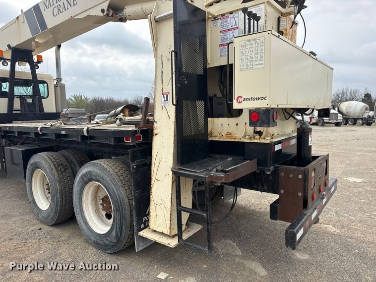 image for item DO8467 2006 Peterbilt 335 crane truck