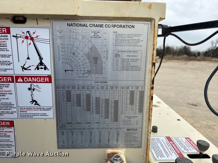 image for item DO8467 2006 Peterbilt 335 crane truck