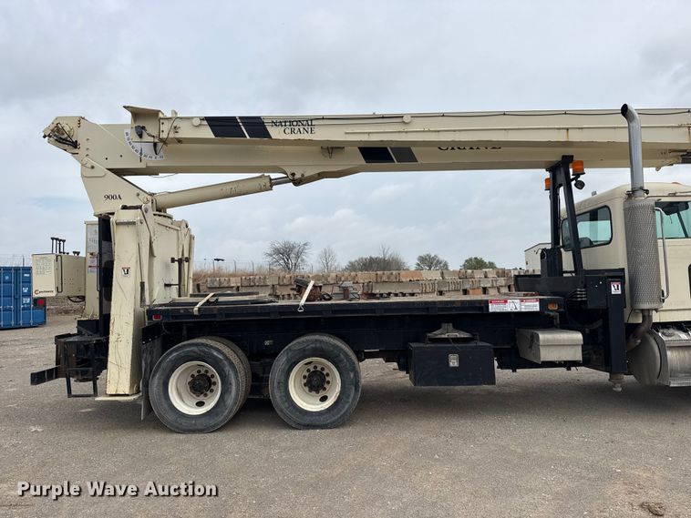 image for item DO8467 2006 Peterbilt 335 crane truck