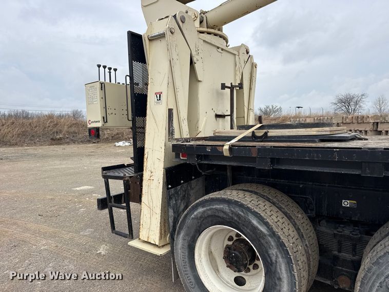 image for item DO8467 2006 Peterbilt 335 crane truck