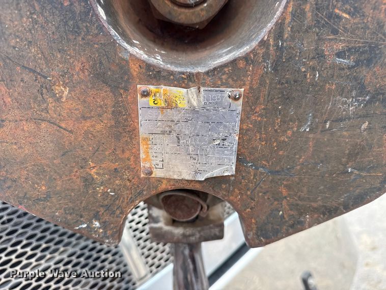 image for item DO8467 2006 Peterbilt 335 crane truck