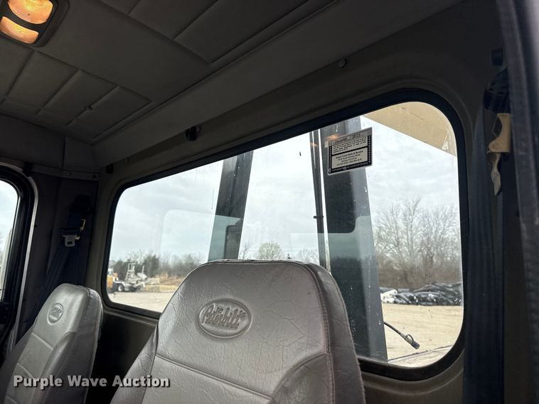image for item DO8467 2006 Peterbilt 335 crane truck