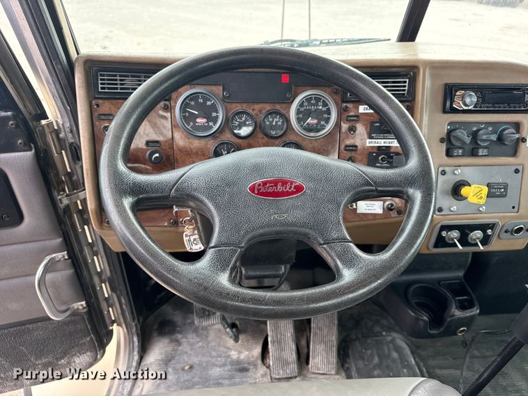 image for item DO8467 2006 Peterbilt 335 crane truck