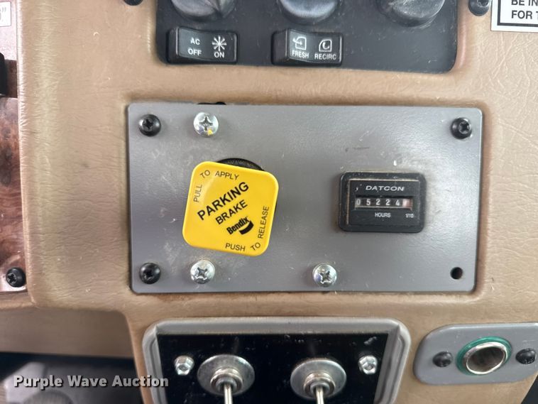 image for item DO8467 2006 Peterbilt 335 crane truck