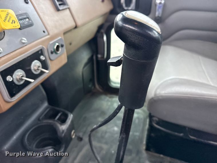 image for item DO8467 2006 Peterbilt 335 crane truck