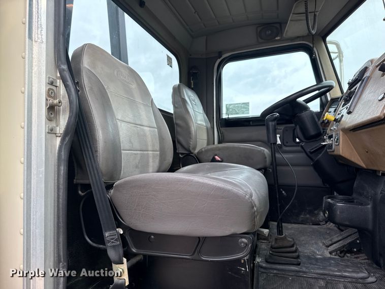 image for item DO8467 2006 Peterbilt 335 crane truck