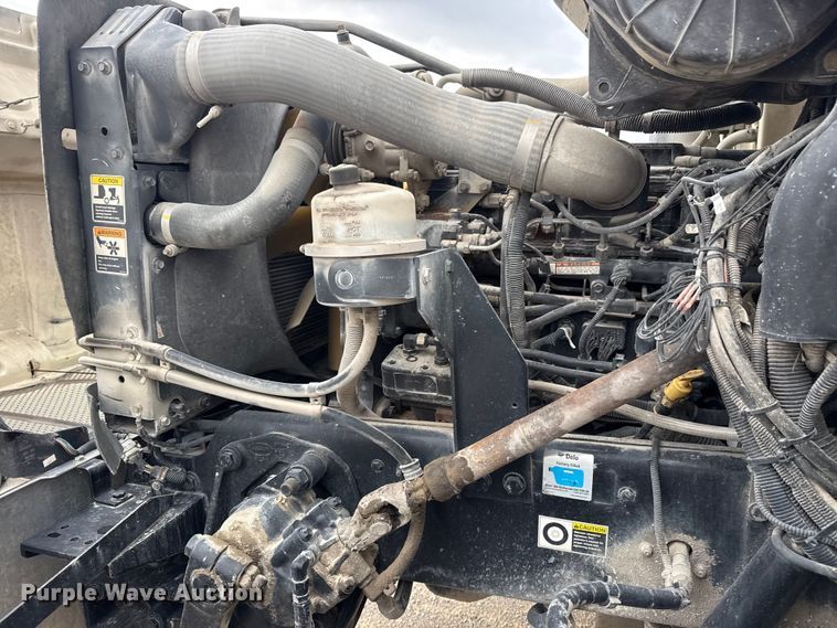 image for item DO8467 2006 Peterbilt 335 crane truck