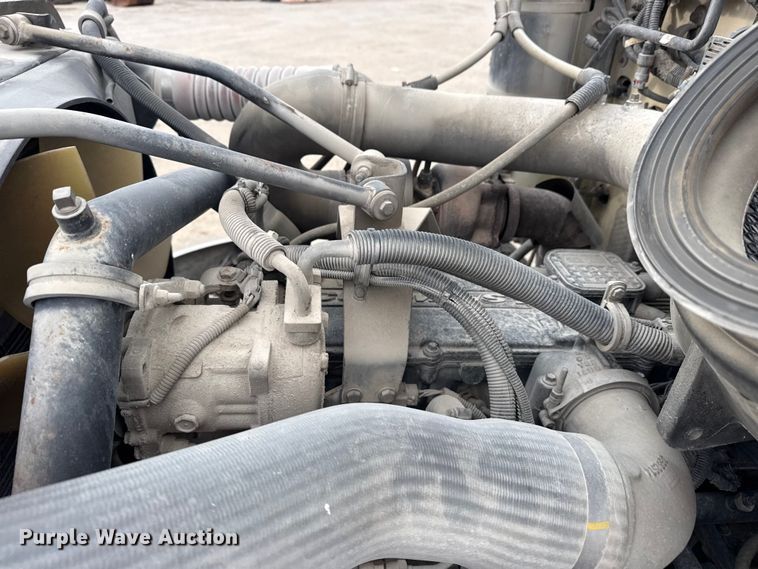 image for item DO8467 2006 Peterbilt 335 crane truck